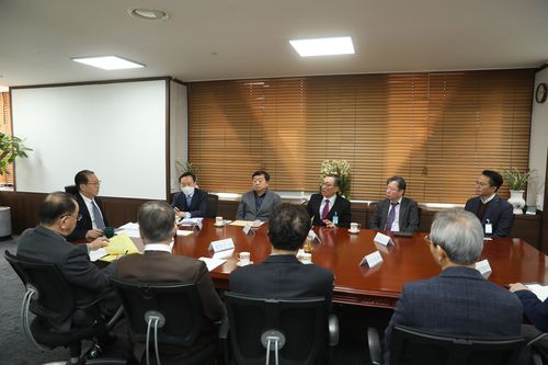 권영세 장관, 남북경협기업인들과 첫 면담[통일부 제공]