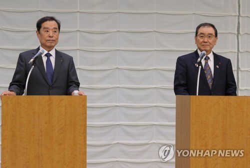 '미래 파트너십 기금' 발표하는 한일 재계(도쿄=연합뉴스) 박상현 특파원 = 김병준 전경련 회장직무대행(왼쪽)과 도쿠라 마사카즈 일본 게이단렌(經團連·일본경제단체연합회) 회장이 16일 도쿄 지요다구 게이단렌 회관에서 '한일·일한 미래 파트너십 기금' 창설을 발표하고 있다. 2023.3.16 psh59@yna.co.kr