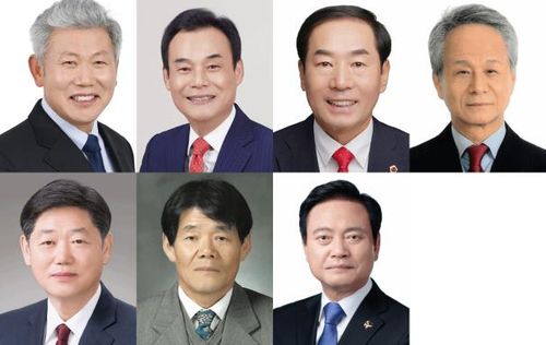 창녕군수 보궐선거 후보 7인윗줄 왼쪽부터  성기욱(더불어민주당)·하종근·성낙인·배효문(이상 무소속), 아래 줄 왼쪽부터 박상제·하강돈·한정우 후보(이상 무소속) [선관위 제공 기호순. 재판매 및 DB 금지]