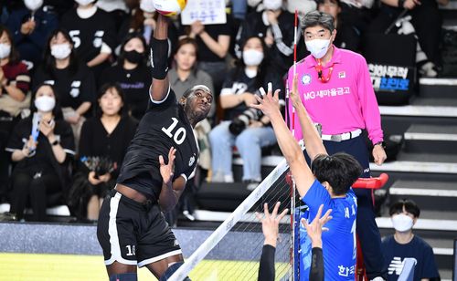 점프력을 뽐내며 공격하는 현대캐피탈 오레올 까메호[한국배구연맹 제공. 재판매 및 DB 금지]