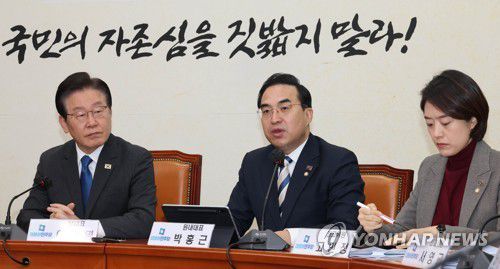 최고위 발언하는 박홍근 원내대표(서울=연합뉴스) 백승렬 기자 = 더불어민주당 박홍근 원내대표가 27일 국회에서 열린 최고위원회의에서 발언하고 있다. 2023.3.27 srbaek@yna.co.kr