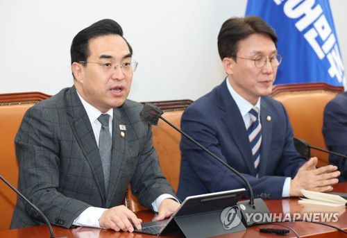 원내대책위원회 발언하는 박홍근 원내대표(서울=연합뉴스) 백승렬 기자 = 더불어민주당 박홍근 원내대표가 28일 국회에서 열린 원내대책회의에서 발언하고 있다. 2023.3.28 srbaek@yna.co.kr