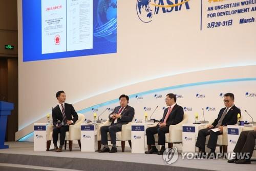 보아오 아시아포럼 참석한 오영훈 제주지사(왼쪽 두 번째)[제주도 제공.재판매 및 DB 금지]