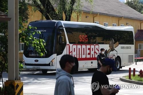 선수들의 이동을 책임지는 구단 버스[연합뉴스 자료사진]