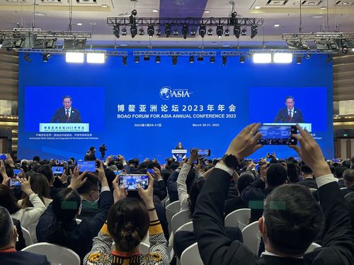 기조연설하는 리창 중국 총리(하이난=연합뉴스) 한종구 특파원 = 30일 오전 중국 하이난성 보아오에서 열린 보아오포럼 개막식에서 리창 총리가 기조연설을 하고 있다.