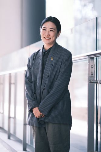 다큐멘터리 영화 '장기자랑'의 이소현 감독(서울=연합뉴스) 류효림 기자 = 다큐멘터리 영화 '장기자랑'의 이소현 감독이 31일 서울 종로구 수송동 연합뉴스 사옥에서 인터뷰에 앞서 포즈를 취하고 있다. 2023.4.1 ryousanta@yna.co.kr