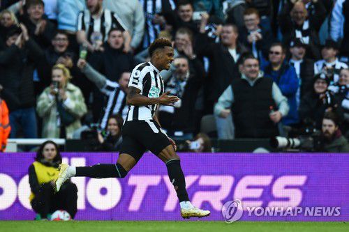 선제 결승골을 넣고 환호하는 뉴캐슬의 조 윌록[EPA=연합뉴스