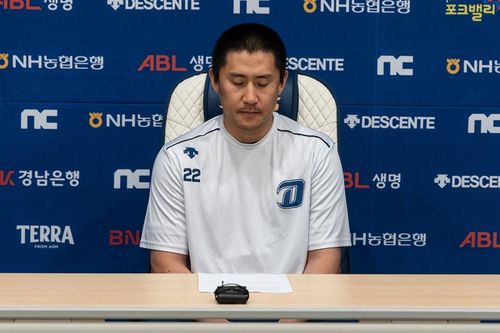 사과문 읽는 이용찬NC 다이노스 이용찬이 1일 창원 NC 파크에서 2023 월드베이스볼클래식 대회 기간 음주한 사실이 있다며 사과문을 읽고 있다. [NC 다이노스 제공. 재배포 및 DB 금지]