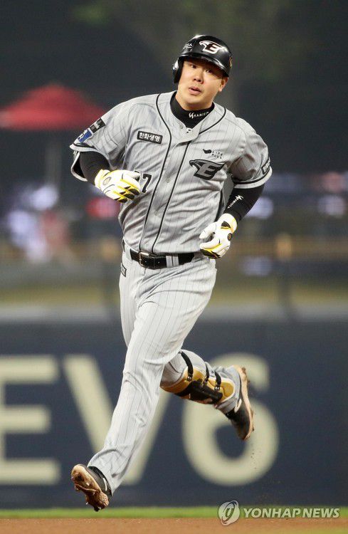 역전홈런 날린 김인환[연합뉴스 자료사진]