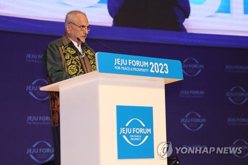 제주포럼서 연설하는 동티모르 대통령(서귀포=연합뉴스) 박지호 기자 = 1일 오전 제주국제컨벤션센터에서 열린 제18회 평화와 번영을 위한 제주포럼 개회식에서 조제 하무스 오르타 동티모르 대통령이 기조연설하고 있다. 2023.6.1 jihopark@yna.co.kr