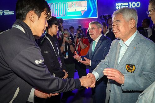토마스 바흐 IOC 위원장을 만난 한국 국가대표 선수들[세계태권도연맹 제공. 재판매 및 DB금지]