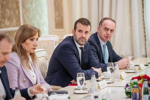 밀로코 스파이치 대표(오른쪽에서 두 번째)[밀로코 스파이치 트위터 캡처. 재판매 및 DB 금지]