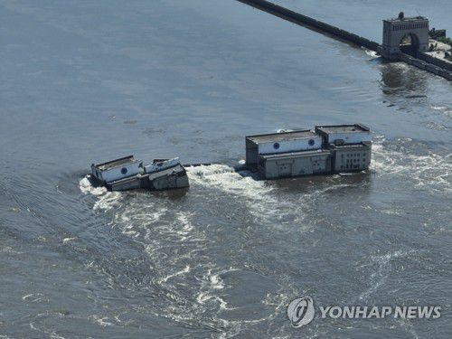 일부 구조물만 남은 카호우카 댐[AP=연합뉴스 자료사진. 재판매 및 DB 금지]
