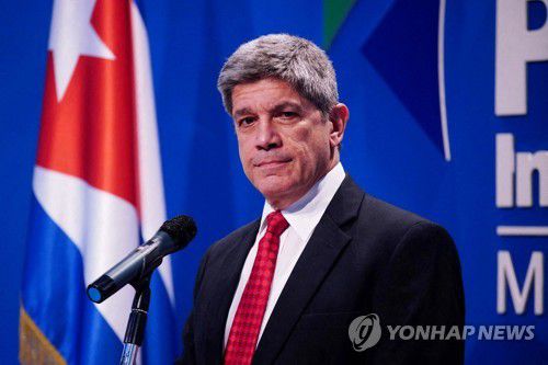 지난해 11월 기자회견하는 카를로스 페르난데스 데 코시오 쿠바 외교부 차관[로이터 연합뉴스 자료사진. 재판매 및 DB 금지]