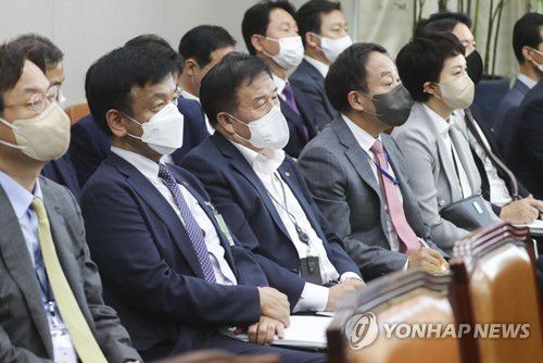 국회 운영위 참석한 대통령실 수석들사진은 지난해 8월 국회 운영위원회 전체회의에 참석한 김은혜 홍보수석(맨 오른쪽부터)과 강승규 시민사회수석, 이진복 정무수석 등의 모습.[연합뉴스 자료사진]