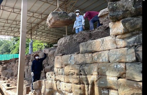 코끼리테라스에서 작업 중인 한국문화재재단 연구원[한국문화재재단 제공. 재판매 및 DB 금지]