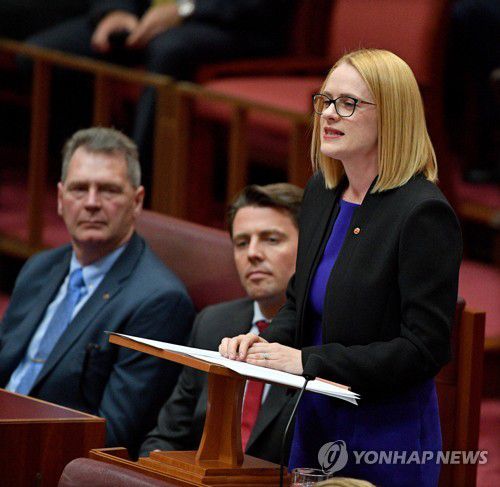 어맨다 스토커 전 상원의원(오른쪽)[EPA 연합뉴스 자료사진. 재판매 및 DB 금지]