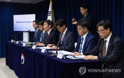 후쿠시마 원전 오염수 방류 관련 일일브리핑(서울=연합뉴스) 황광모 기자 = 박구연 국무조정실 국무 1차장이 16일 정부서울청사에서 열린 후쿠시마 원전 오염수 방류 관련 일일 브리핑에서 원전 오염수와 관련해 고위당정협의된 사항에 대해 설명하고 있다. 2023.6.19 hkmpooh@yna.co.kr