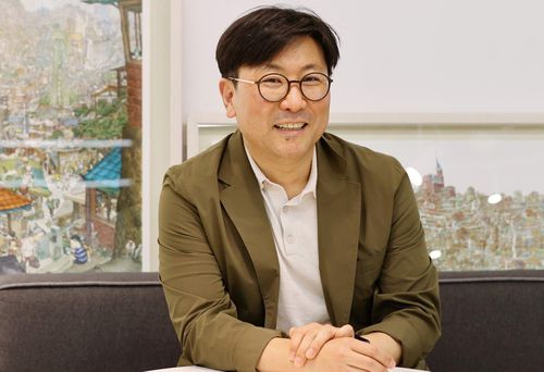 인터뷰하는 박인하 웹툰자율규제위원장(서울=연합뉴스) 이재희 기자 = 박인하 웹툰자율규제위원장이 지난 19일 서울 성동구 서울웹툰아카데미에서 연합뉴스와 인터뷰를 하고 있다. 2023.6.21     scape@yna.co.kr