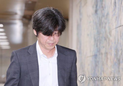 남욱, 법정으로(서울=연합뉴스) 박동주 기자 = 남욱 변호사가 1일 오전 서울중앙지방법원에서 열린 김용 전 민주연구원 부원장의 불법 대선자금 수수 관련 1심 속행공판에 출석하고 있다. 2023.6.1 pdj6635@yna.co.kr