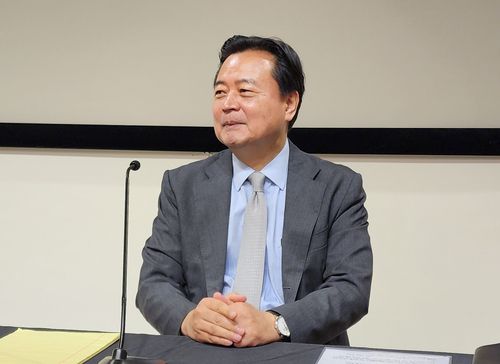 간담회 하는 조현동 주미대사(워싱턴=연합뉴스) 강병철 특파원 = 조현동 주미대사가 28일(현지시간) 워싱턴DC에서 특파원 간담회를 진행하고 있다. 2023.6.29. soleco@yna.co.kr