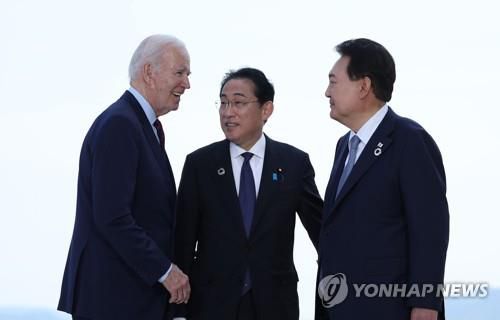 지난 5월 일본에서 열린 G7 정상회의서 만난 한미일 정상[UPI 연합뉴스 자료사진]
