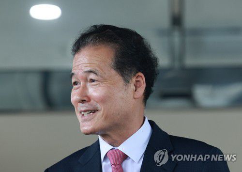 통일부 장관 후보자, 청문회 준비 시작(서울=연합뉴스) 홍해인 기자 = 신임 통일부 장관 후보자에 지명된 김영호 성신여대 정치외교학과 교수가 29일 인사청문회 준비 사무실이 마련된 서울 종로구 남북회담본부에 도착해 장관 후보자가 된 입장을 밝히고 있다. 2023.6.29 hihong@yna.co.kr