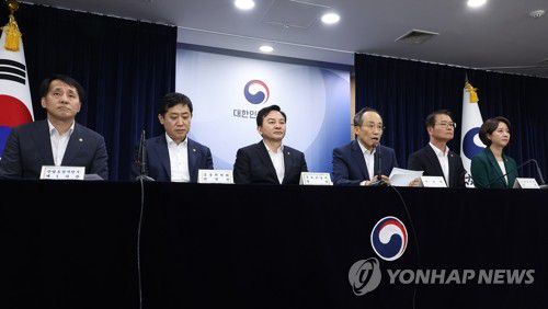 추경호 부총리, 2023년 하반기 경제정책 방향 합동브리핑(서울=연합뉴스) 황광모 기자 = 추경호 경제부총리 겸 기획재정부 장관이 4일 정부서울청사에서 열린 2023년 하반기 경제정책 방향 합동브리핑에 참석해 정부의 정책 방향에 대해 설명하고 있다. 2023.7.4 hkmpooh@yna.co.kr