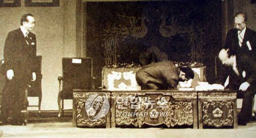 박정희 대통령 저격 미수 사건 당시1974년 8월 15일 문세광이 국립극장에서 열린 광복 29주년 기념식서 박정희 당시 대통령을 저격, 육영수 여사가 피격 사망한 사건. [연합뉴스 자료사진]