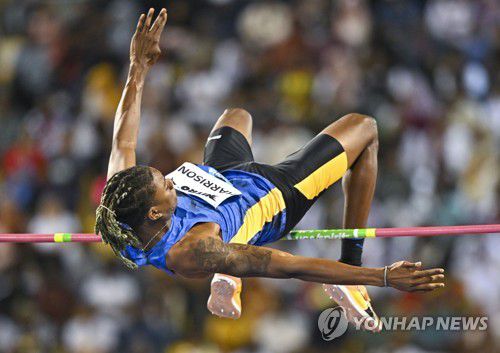 높이뛰기와 멀리뛰기를 병행하는 주본 해리슨[EPA=연합뉴스 자료사진]