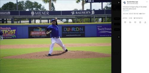 반가운 얼굴 류현진류현진이 10일(한국시간) 미국 플로리다주 더니든 TD볼파크에서 열린 미국프로야구 마이너리그 로우 싱글A 탬파 타폰즈(뉴욕 양키스 산하)와 홈 경기에 더니든 블루제이스(토론토 산하) 선발 투수로 등판해 역투하고 있다. [더니든 블루제이스 구단 소셜 미디어 캡처. 재배포 및 DB금지]