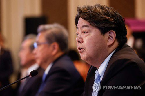 아세안+3 외교장관 회의서 발언하는 하야시 외무상(자카르타 AFP=연합뉴스) 하야시 요시마사 일본 외무상이 13일 인도네시아 자카르타에서 열린 아세안+3(한일중) 외교장관 회의에서 발언하고 있다.