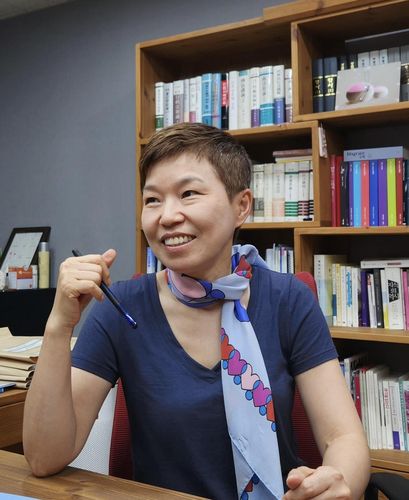 연합뉴스와 인터뷰 중인 김재련 변호사