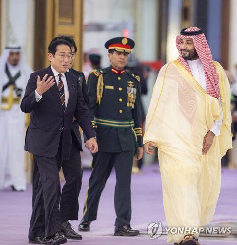 사우디 방문한 일본 총리[EPA 연합뉴스 자료사진. 재판매 및 DB 금지[