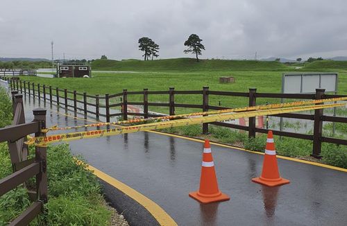 사적 '청주 정북동 토성' 피해 상황 주차장이 침수되고 해자와 배수로에 토사가 유실된 모습 [문화재청 제공. 재판매 및 DB 금지]