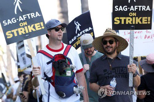 할리우드 배우·작가 노조 파업 시위[로이터 연합뉴스 자료사진. 재판매 및 DB 금지]