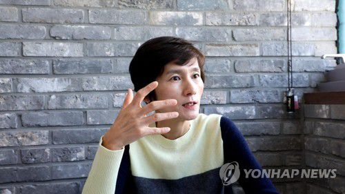 연합뉴스와 인터뷰 중인 현정화 감독[정한솔 촬영]