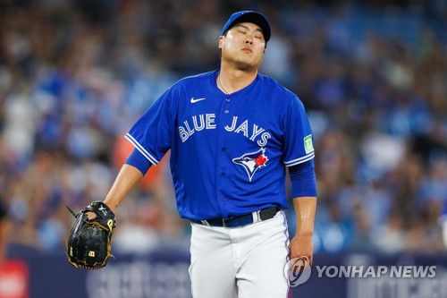 1회 고전하며 아쉬운 표정 짓는 류현진 [게티이미지/AFP=연합뉴스]