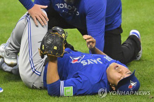 타구 맞아 쓰러진 류현진[USA투데이=연합뉴스]