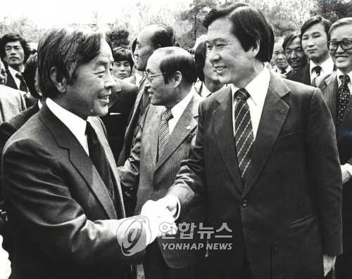 민주화운동 시절의 김영삼(왼쪽)과 김대중(오른쪽)[연합뉴스 자료사진]