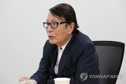 연합뉴스와 인터뷰 중인 박찬종 변호사[촬영 이다빈]