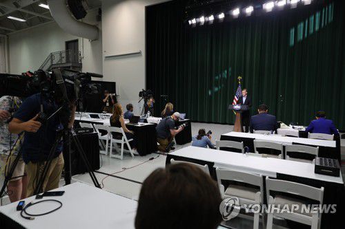 브리핑하는 제이크 설리번 미국 국가안보보좌관(캠프 데이비드=연합뉴스) 진성철 기자 = 한미일 정상회의가 예정된 18일(현지시간) 워싱턴DC 인근 미국 대통령 공식별장인 캠프 데이비드에서 제이크 설리번 미국 국가안보보좌관이 브리핑하고 있다. 2023.8.18 zjin@yna.co.kr