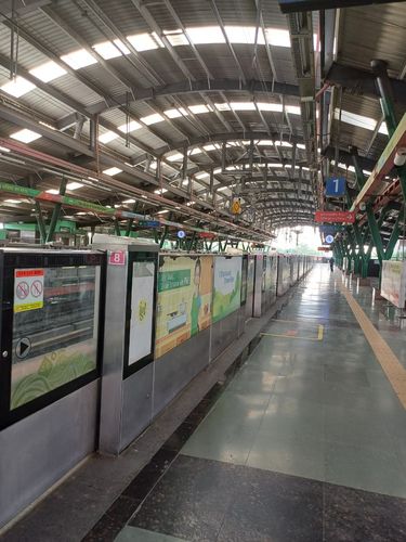 뉴델리의 한 전철 역사[촬영 유창엽] 2023.7.31