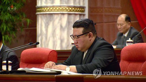 제8차 전원회의 주재하는 북한 김정은(서울=연합뉴스) 북한 김정은 국무위원장이 참석한 가운데 노동당 중앙위원회 제8기 제8차 전원회의 확대회의가 지난 16일부터 18일까지 당중앙위원회 본부에서 열렸다고 조선중앙TV가 19일 보도했다. 2023.6.19      [국내에서만 사용가능. 재배포 금지. For Use Only in the Republic of Korea. No Redistribution] nkphoto@yna.co.kr