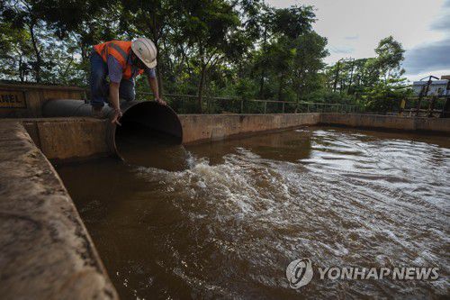 '핵심 광물' 크롬 광산에서 작업하는 인도 광물 기술자[AP 연합뉴스 자료자신. 재판매 및 DB 금지]