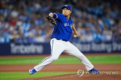 칼날 제구력으로 타자를 돌려세우는 류현진[AFP/게티이미지=연합뉴스]