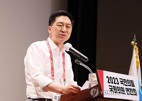 발언하는 김기현 대표(인천=연합뉴스) 이정훈 기자 = 국민의힘 김기현 대표가 28일 인천 중구 인천국제공항공사 인재개발원에서 열린 2023 국회의원 연찬회에서 발언하고 있다. 2023.8.28 uwg806@yna.co.kr