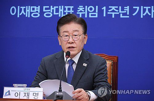 취임 1주년 기자간담회 하는 이재명 대표(서울=연합뉴스) 이정훈 기자 = 더불어민주당 이재명 대표가 31일 국회에서 당 대표 취임 1주년 기자간담회를 하고 있다. 2023.8.31 uwg806@yna.co.kr