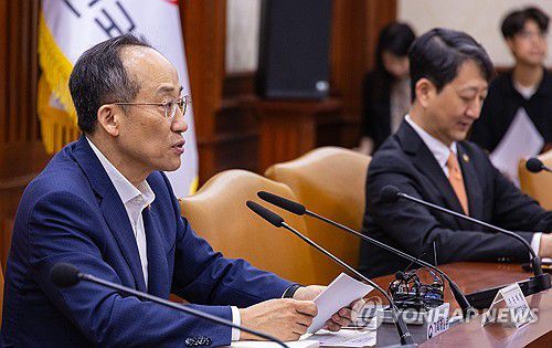 우리 경제ㆍ수출 상황 설명하는 추경호 부총리(서울=연합뉴스) 황광모 기자 = 추경호 경제부총리 겸 기획재정부 장관이 4일 오전 서울 종로구 정부서울청사에서 열린 비상 경제장관회의 겸 수출 투자대책 회의에 참석해 최근 경제 동향과 수출 상황에 대해 말하고 있다. 2023.9.4 hkmpooh@yna.co.kr