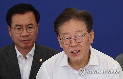 이재명, 단식 6일차(서울=연합뉴스) 신준희 기자 = 5일 국회에서 단식 중인 더불어민주당 이재명 대표가 농성장에 앉아 있다. 2023.9.5 hama@yna.co.kr